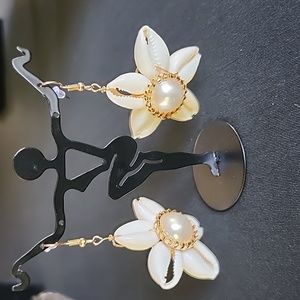 She'll style earrings